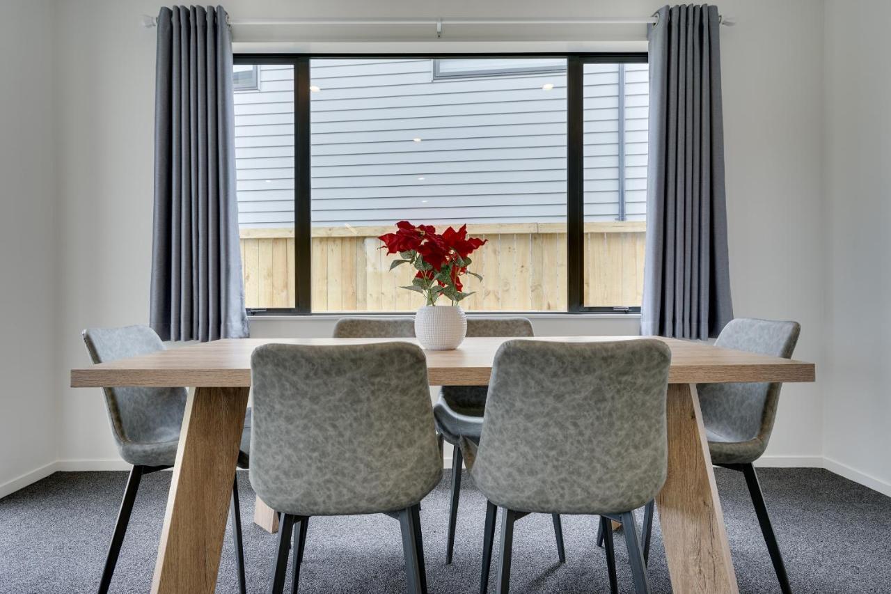 Fabulous River View - Brand New House In Хамилтън Екстериор снимка